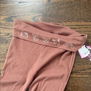 Hello kitty Brown Flare Yoga Pants with Animal Print large woman’s